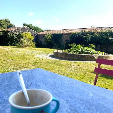 Bed & Breakfast Ch1- Manoir Du Moulinier - Campagne - Calme - Petit-dej Inclus - Table D'hote Sur Reservation - Parking Gratuit 3*