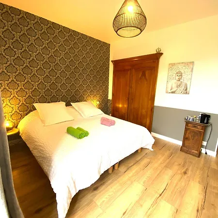 Bed & Breakfast Ch1- Manoir Du Moulinier - Campagne - Calme - Petit-dej Inclus - Table D'hote Sur Reservation - Parking Gratuit 3*