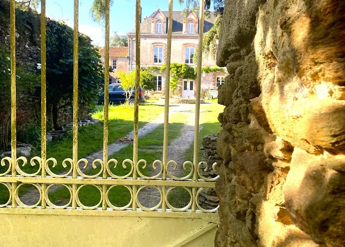 Couette-café Ch1- Manoir Du Moulinier - Campagne - Calme - Petit-déj Inclus - Table D'hôte Sur Réservation - Parking Gratuit La Limouziniere (Loire-Atlantique)